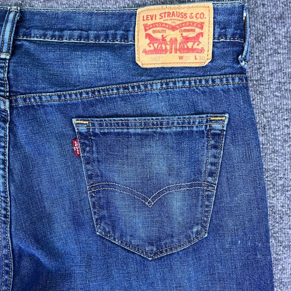 Levis levi 569